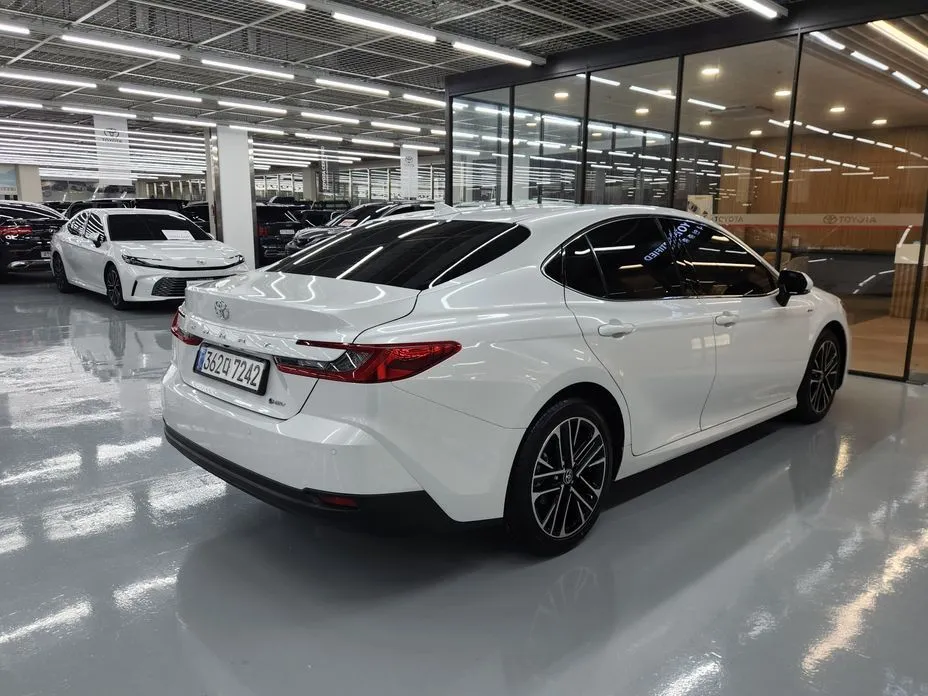 Toyota Camry — фото 5