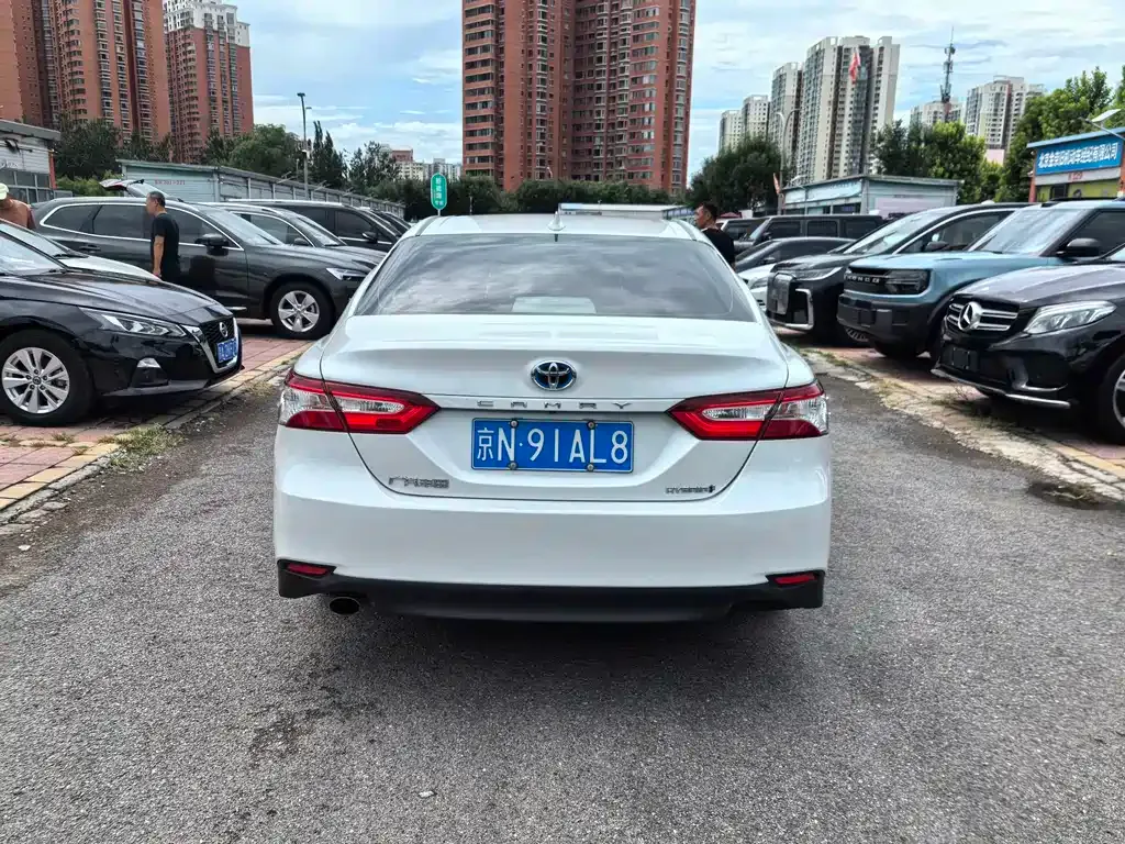 Toyota Camry — фото 5