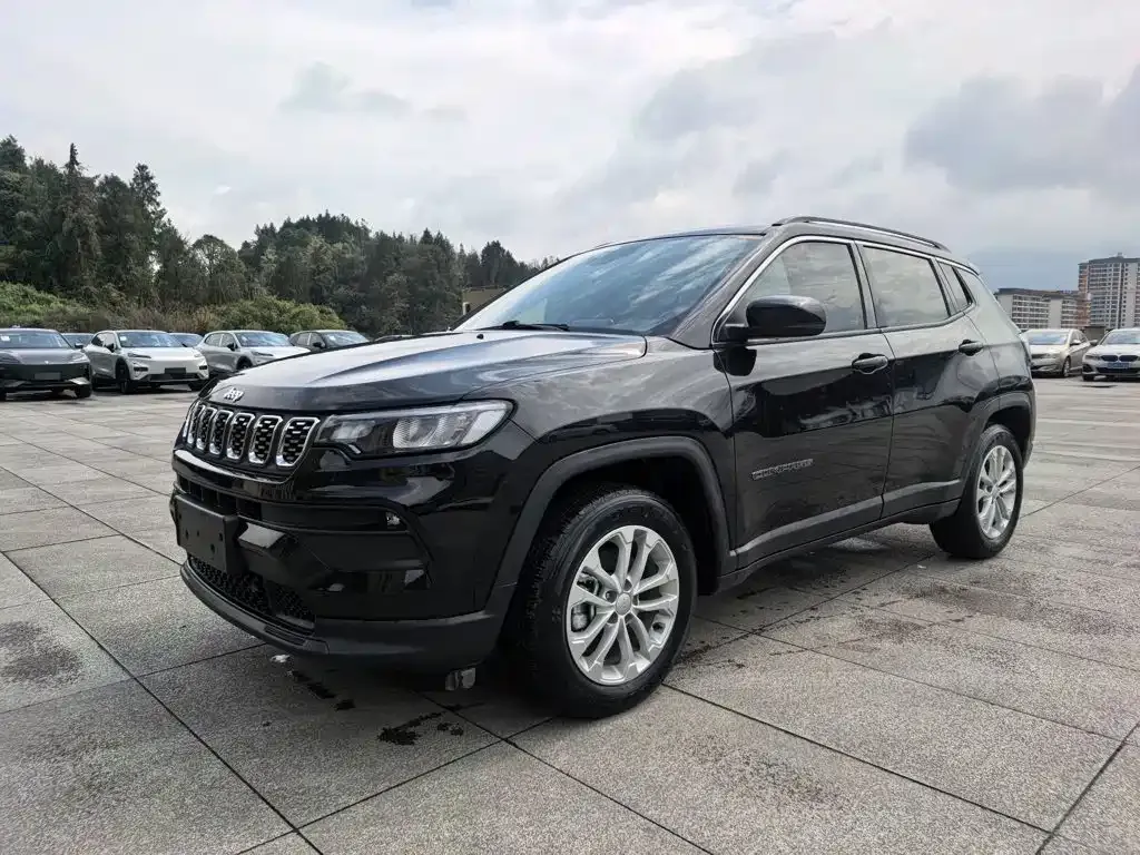 Jeep Compass — фото 1