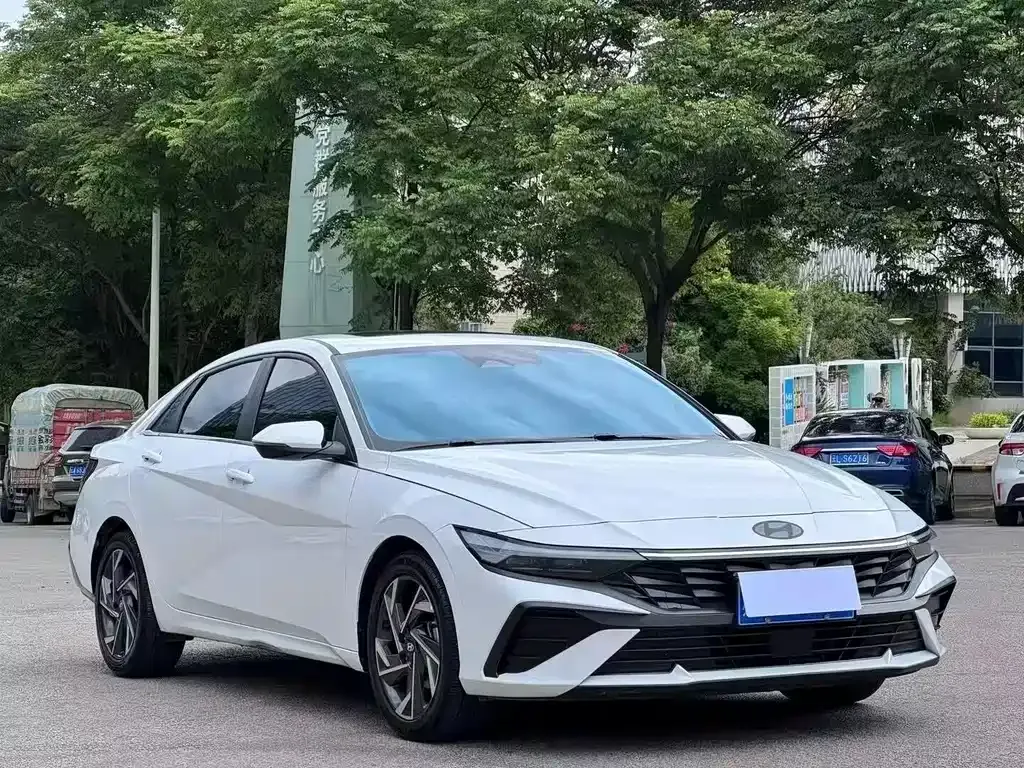 Hyundai Elantra — фото 6