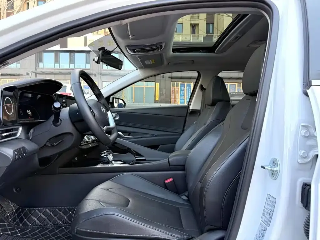 Hyundai Elantra — фото 2