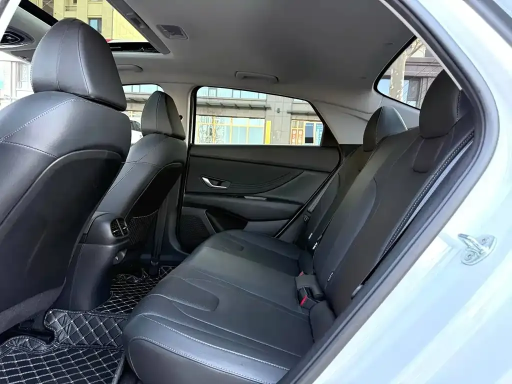 Hyundai Elantra — фото 4