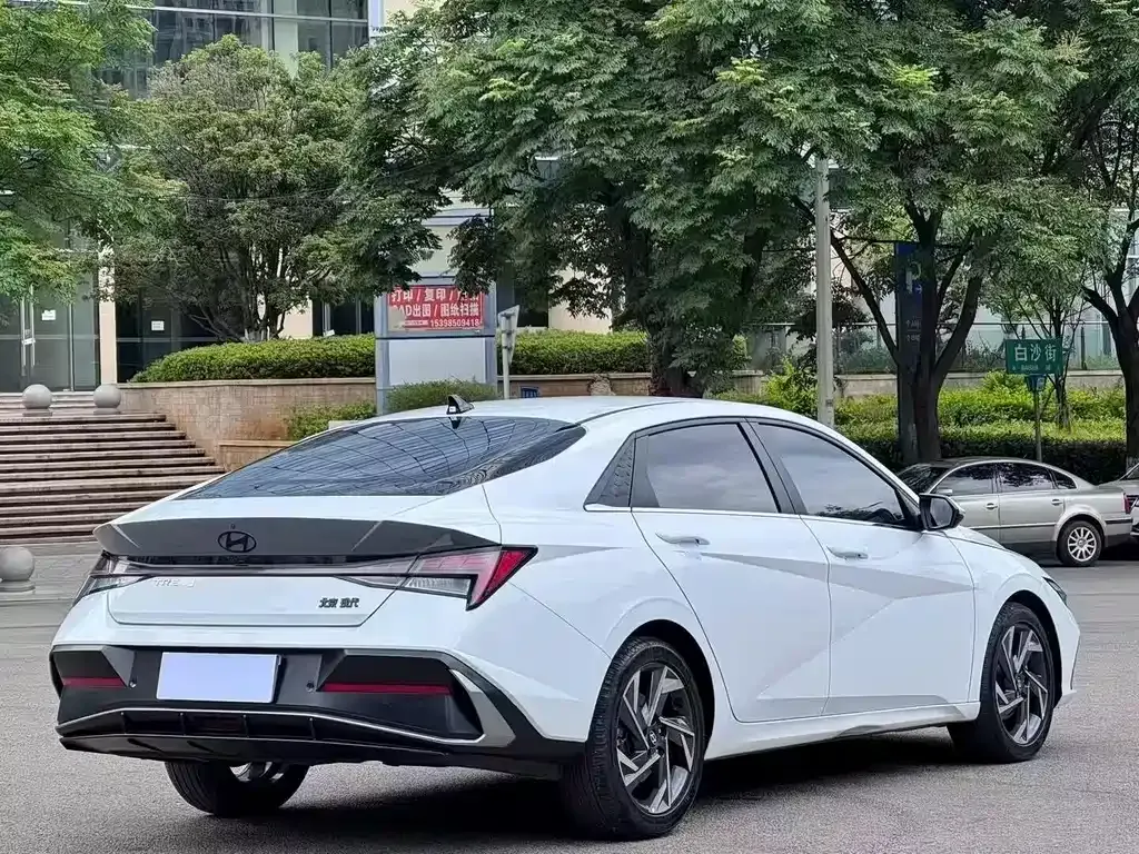 Hyundai Elantra — фото 7