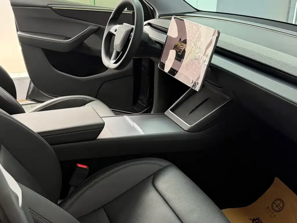 Tesla Model Y — фото 10