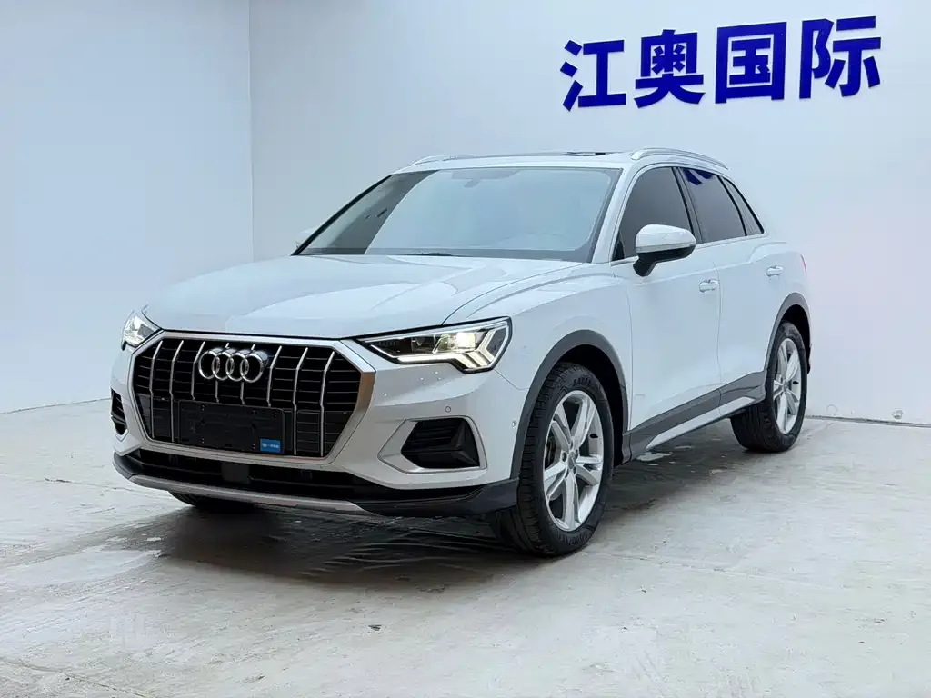 Audi Q3 — фото 1