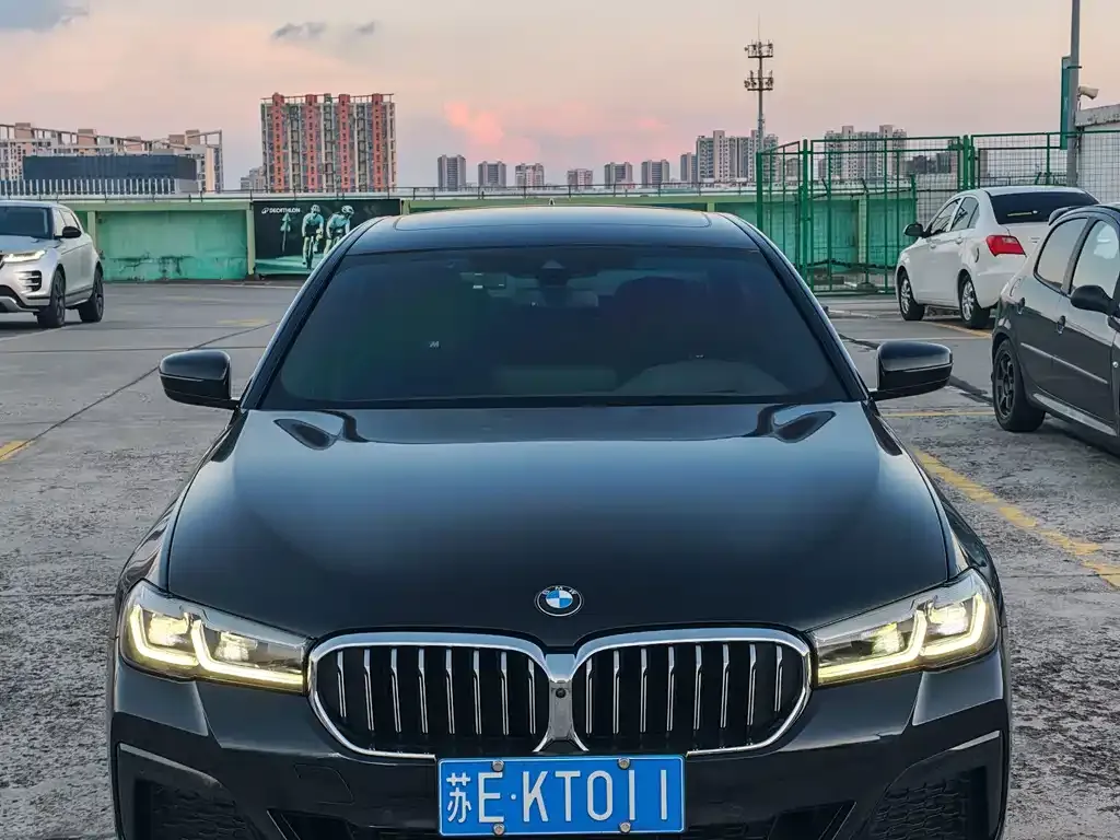 BMW 5 Series — фото 1