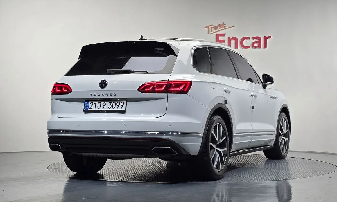 Volkswagen Touareg — фото 8