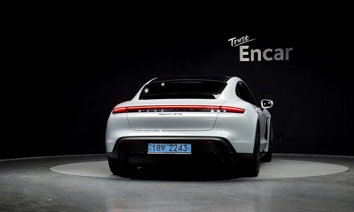 Porsche Taycan — фото 5