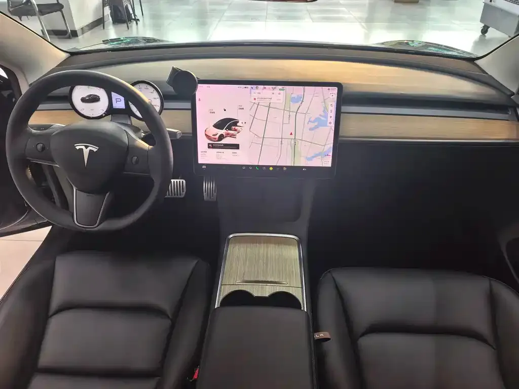 Tesla Model 3 — фото 10