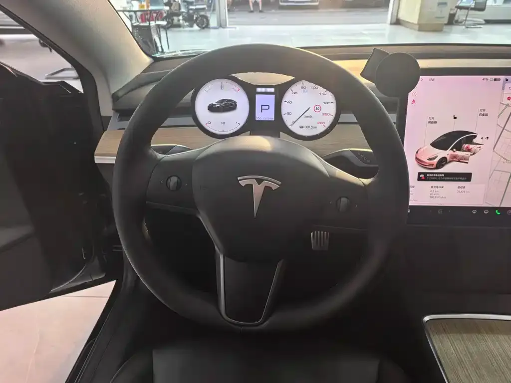 Tesla Model 3 — фото 9