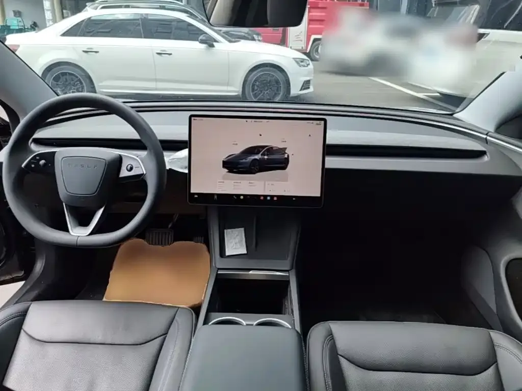 Tesla Model 3 — фото 4