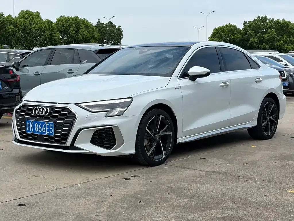 Audi A3 — фото 1