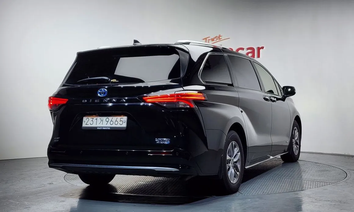Toyota Sienna — фото 4