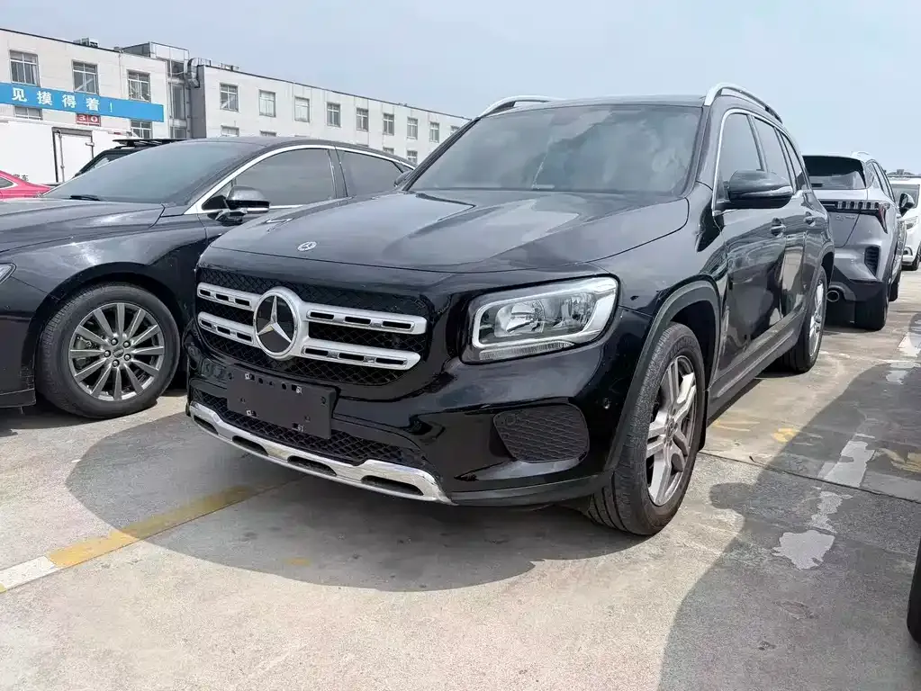 Mercedes-Benz GLB — фото 1