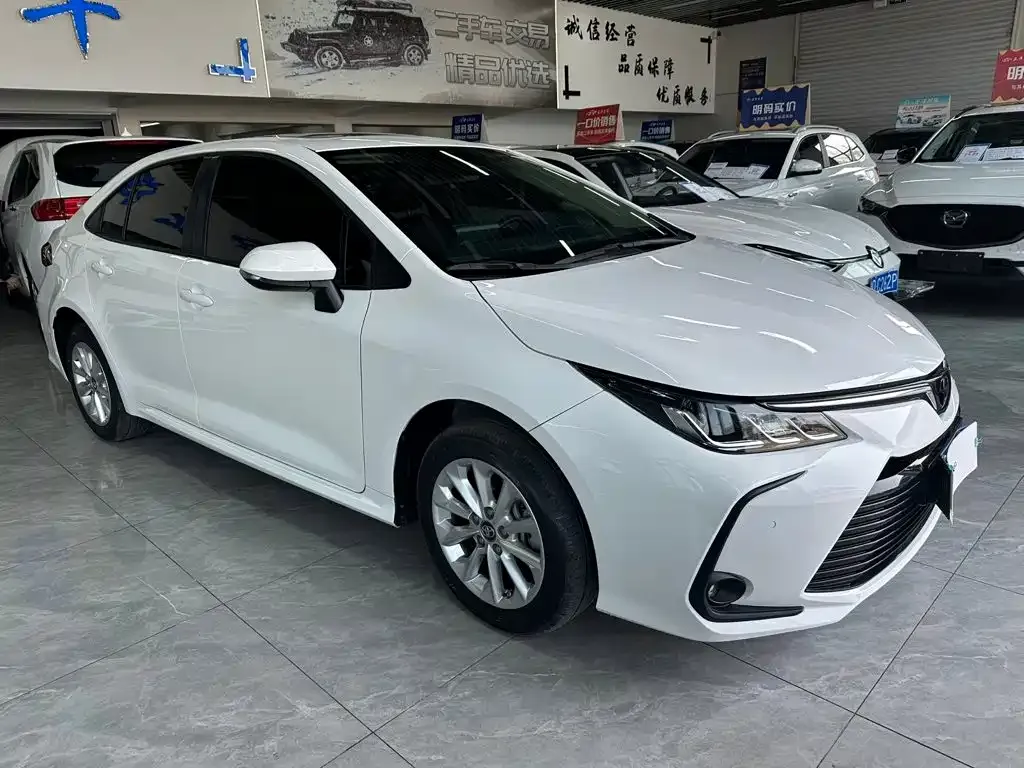 Toyota Corolla — фото 1