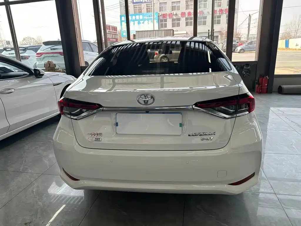 Toyota Corolla — фото 4