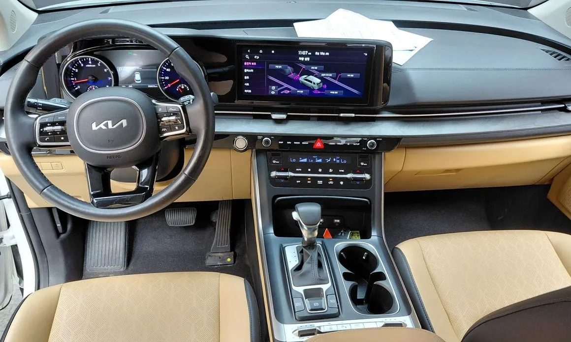 Kia Carnival — фото 10