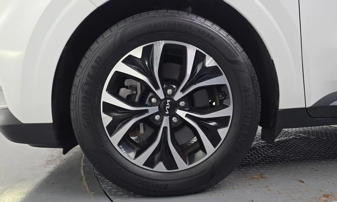 Kia Carnival — фото 10
