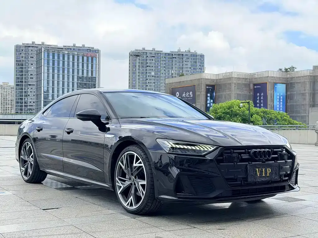 Audi A7L — фото 1