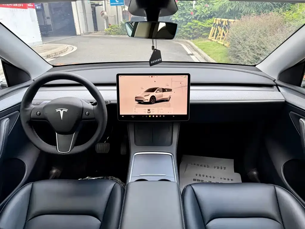 Tesla Model Y — фото 5