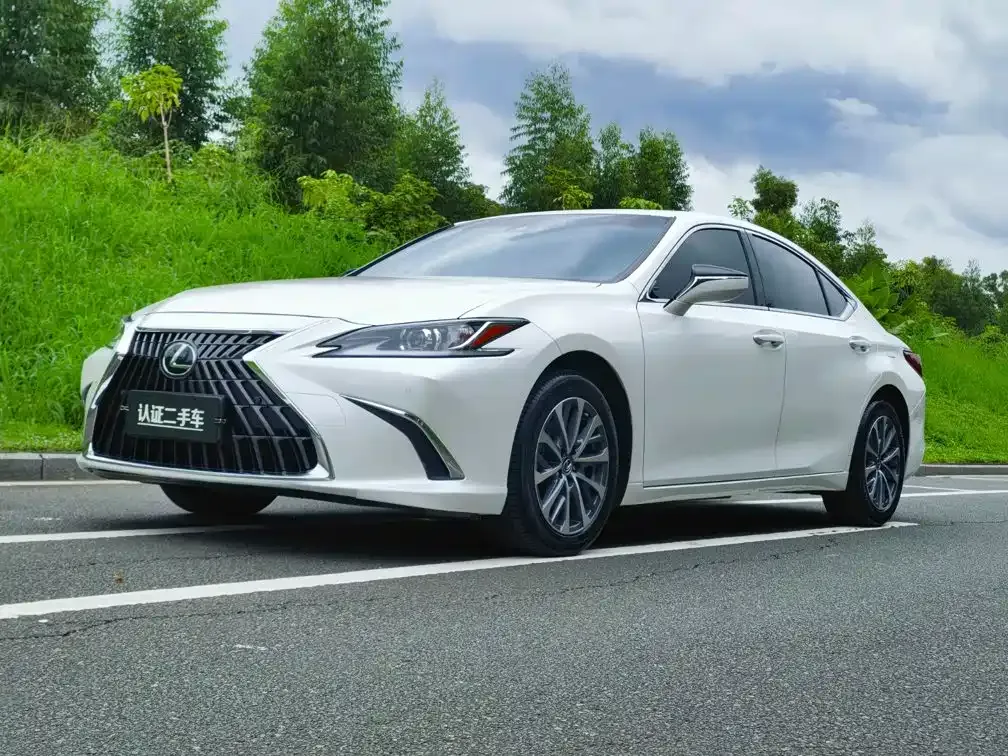 Lexus ES — фото 1
