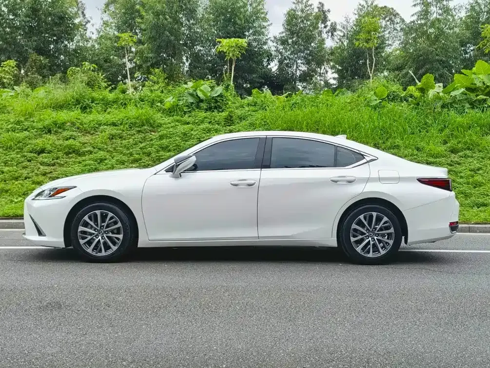 Lexus ES — фото 10
