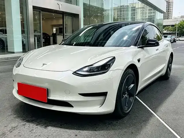 Tesla Model 3 — фото 1