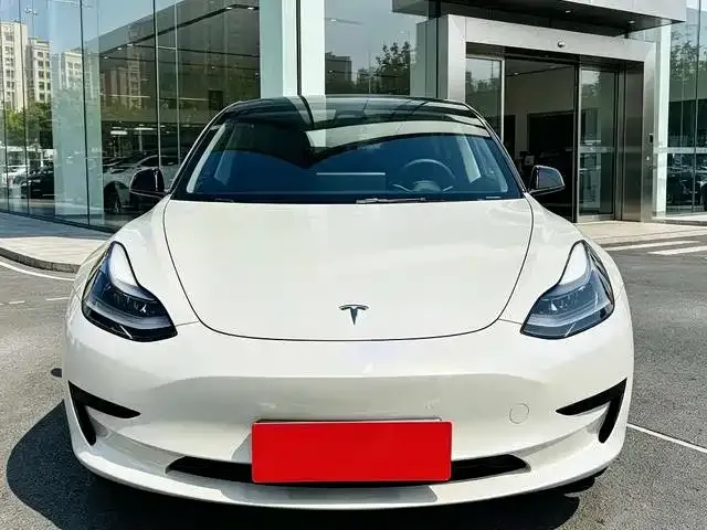Tesla Model 3 — фото 3