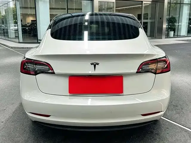 Tesla Model 3 — фото 10