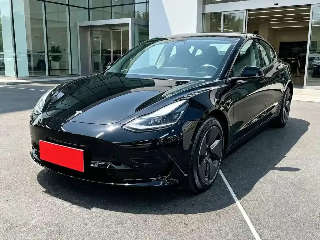 Tesla Model 3 — фото 1