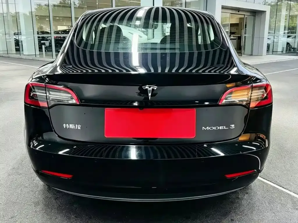 Tesla Model 3 — фото 5