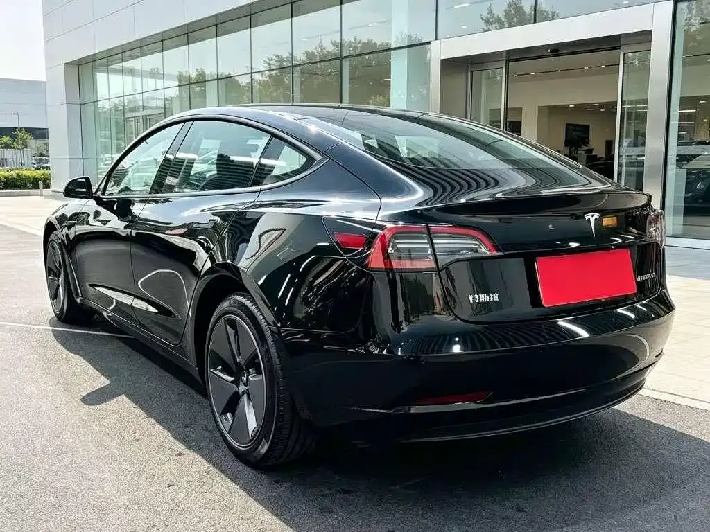 Tesla Model 3 — фото 8