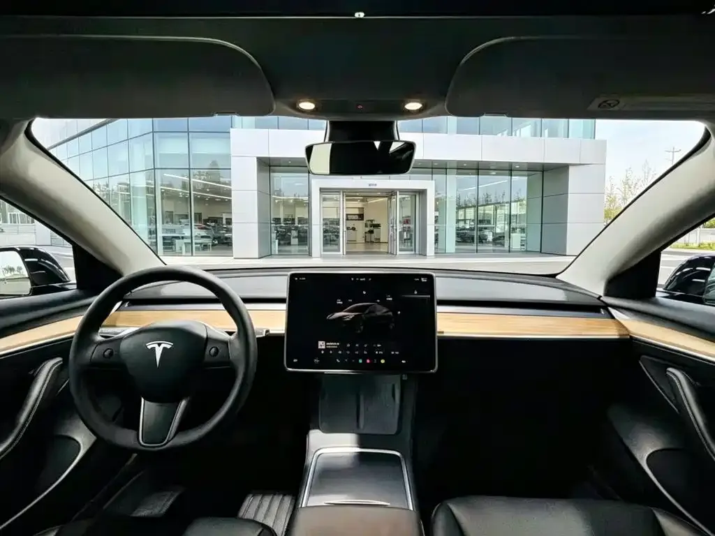 Tesla Model 3 — фото 7