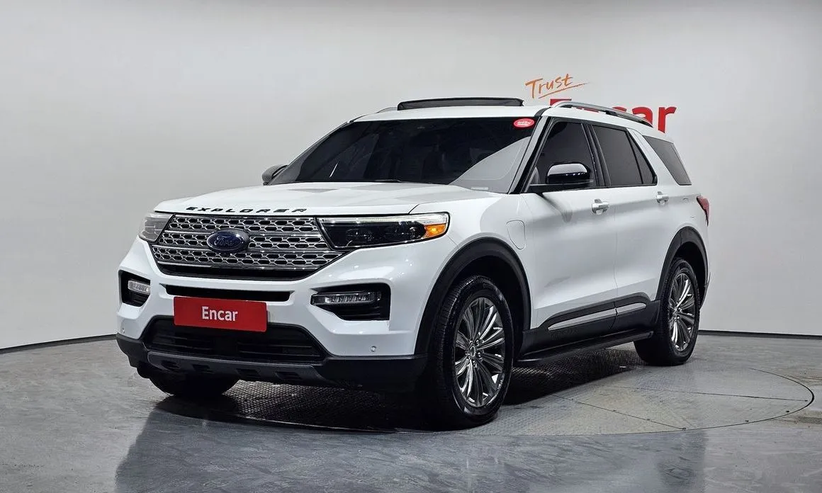 Ford Explorer — фото 1