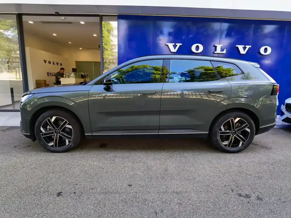 Volvo XC70 Plug-in Hybrid — фото 8