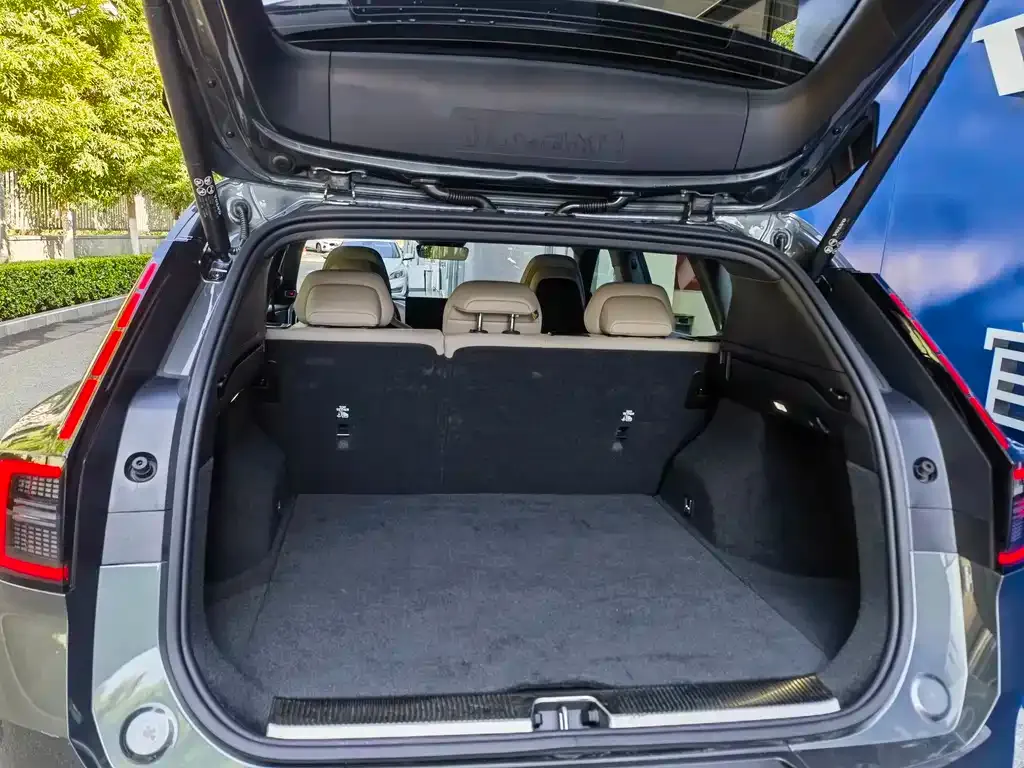 Volvo XC70 Plug-in Hybrid — фото 2