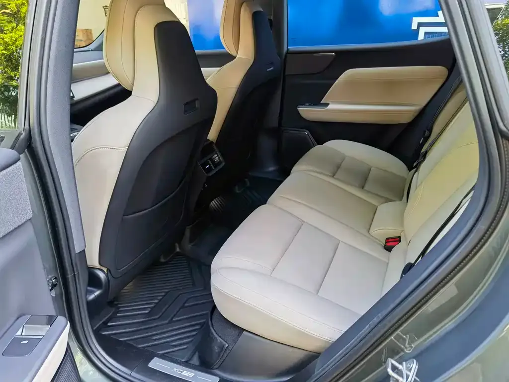Volvo XC70 Plug-in Hybrid — фото 4