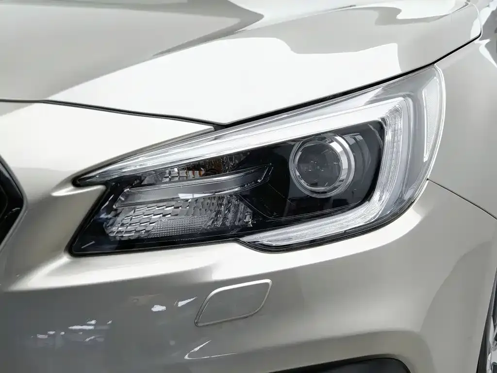 Subaru Outback — фото 10
