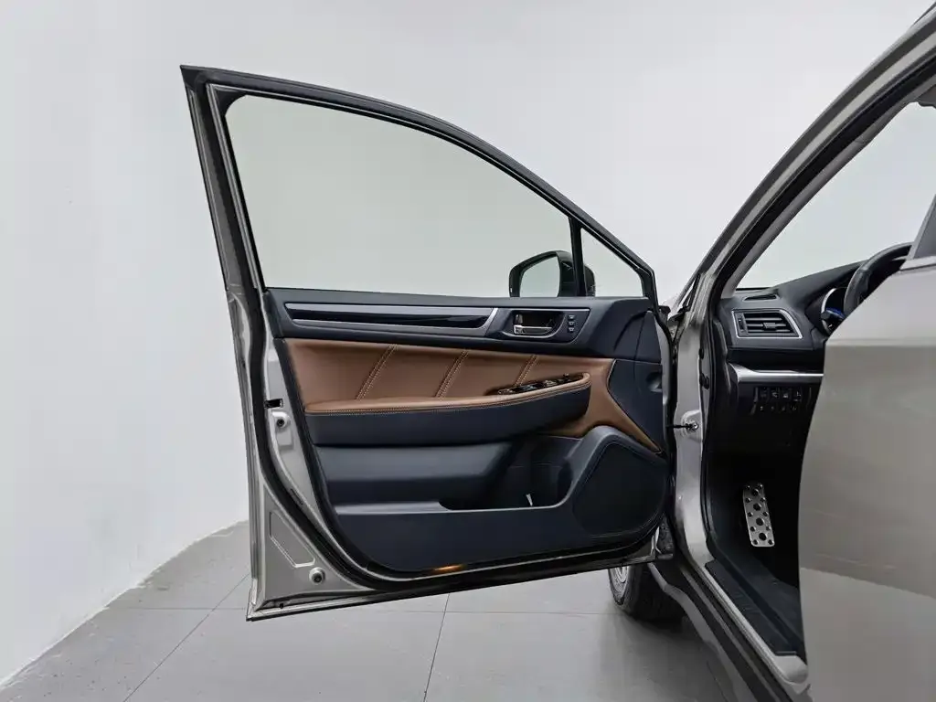 Subaru Outback — фото 5