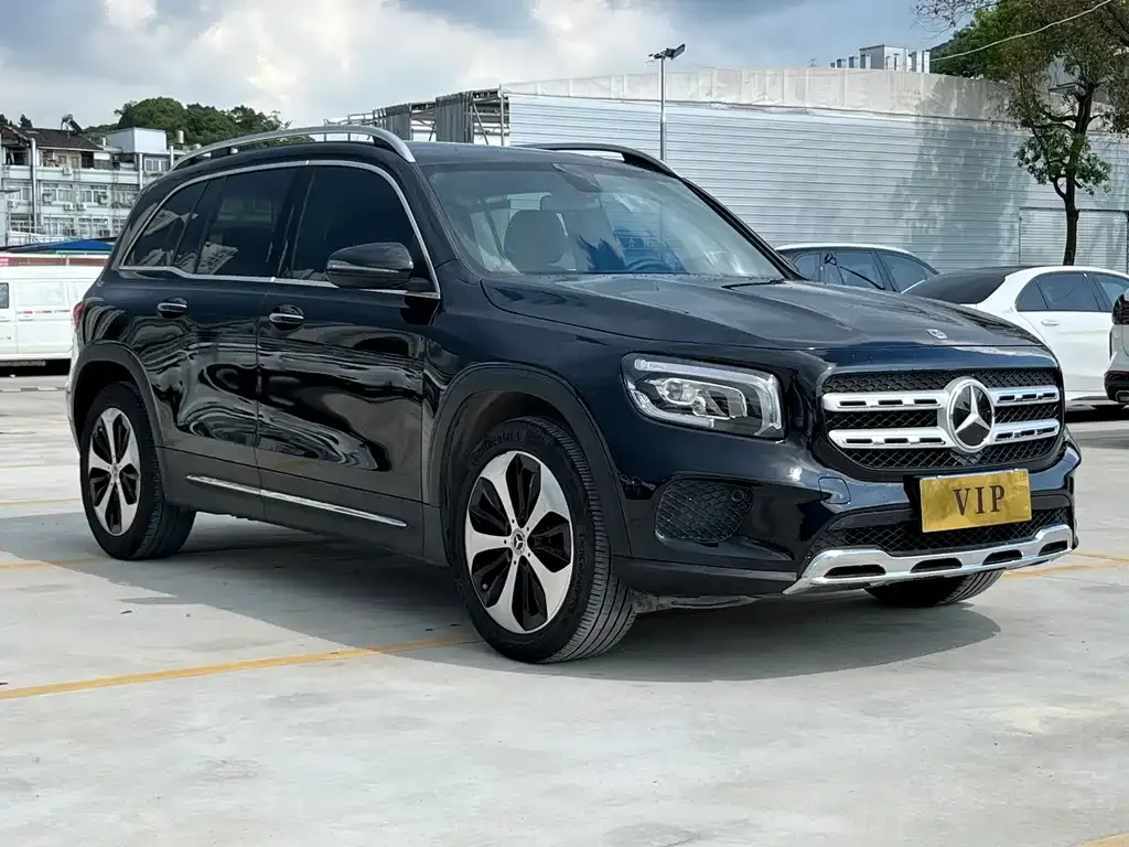 Mercedes-Benz GLB — фото 1