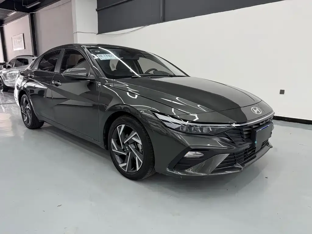 Hyundai Elantra — фото 7