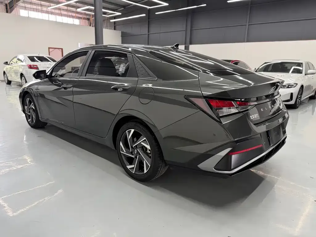 Hyundai Elantra — фото 4