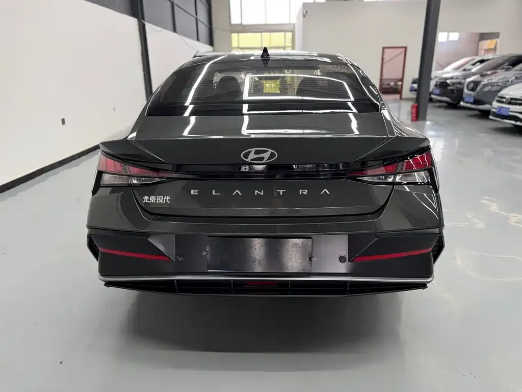 Hyundai Elantra — фото 10
