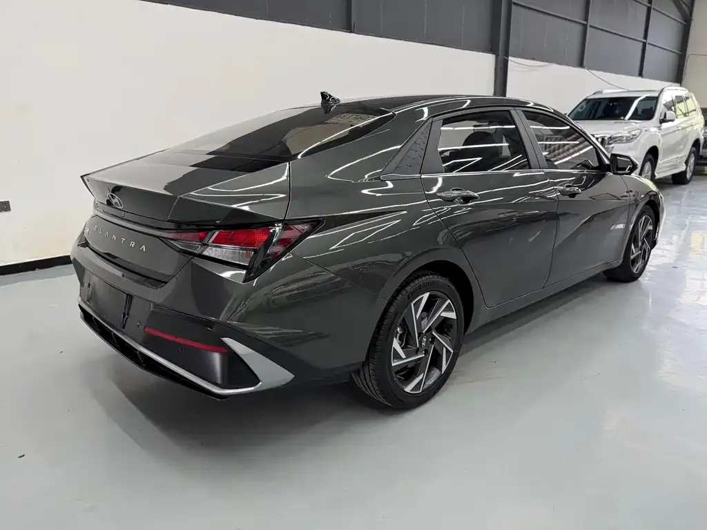 Hyundai Elantra — фото 6