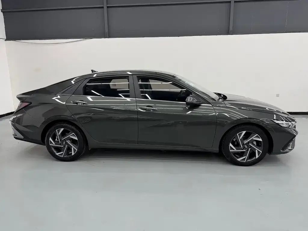 Hyundai Elantra — фото 9