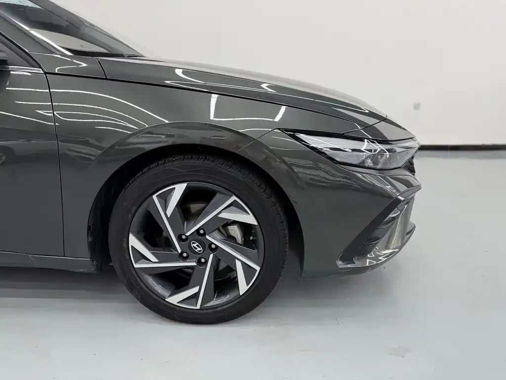 Hyundai Elantra — фото 2