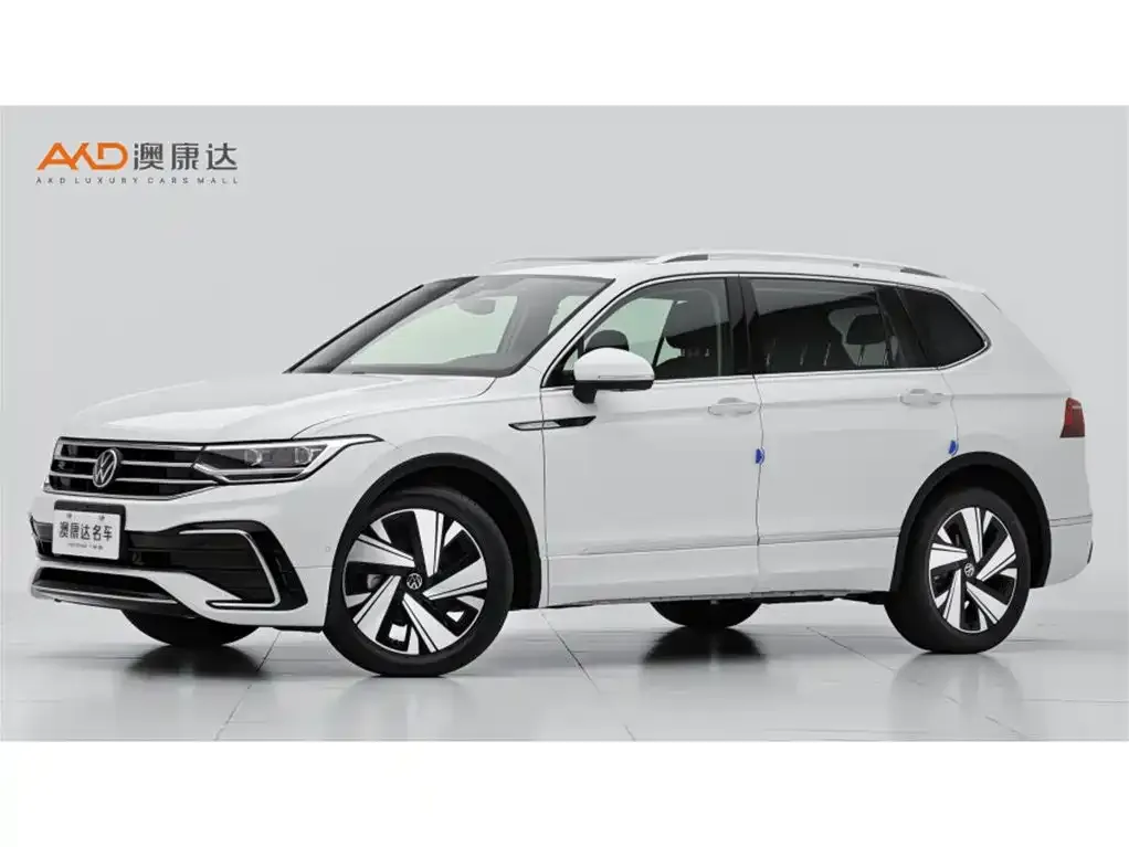 Volkswagen Tiguan L — фото 1