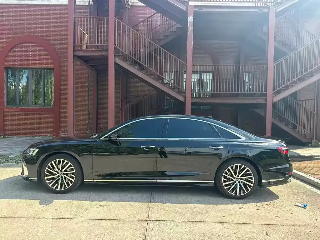 Audi A8 — фото 10