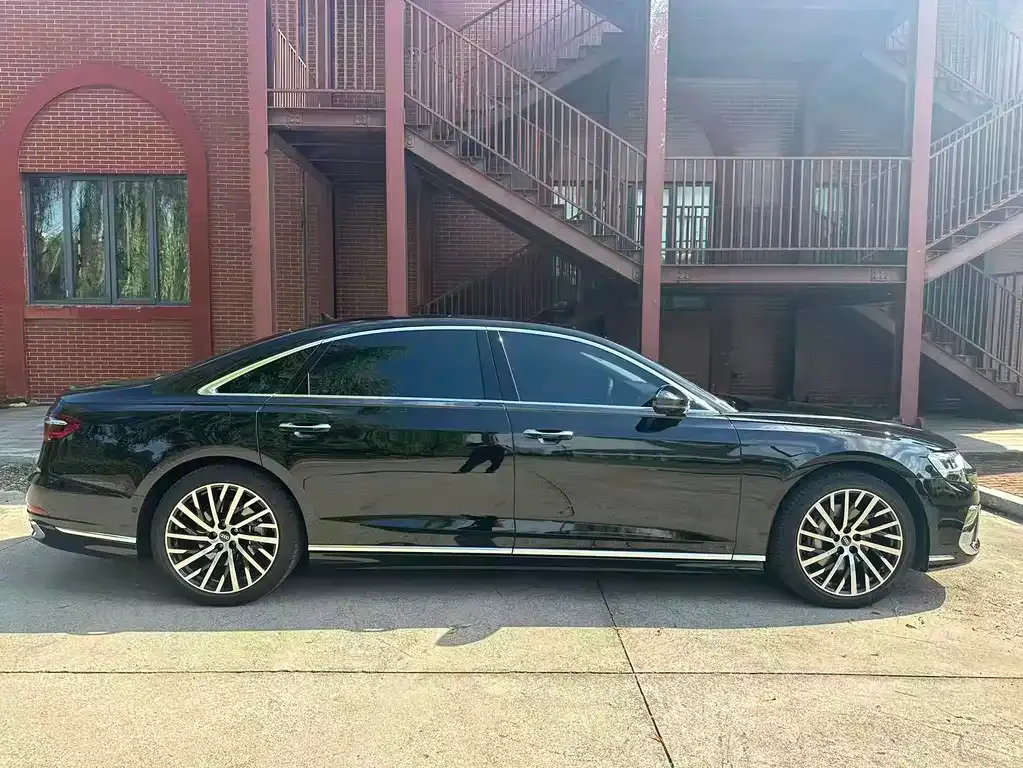 Audi A8 — фото 5