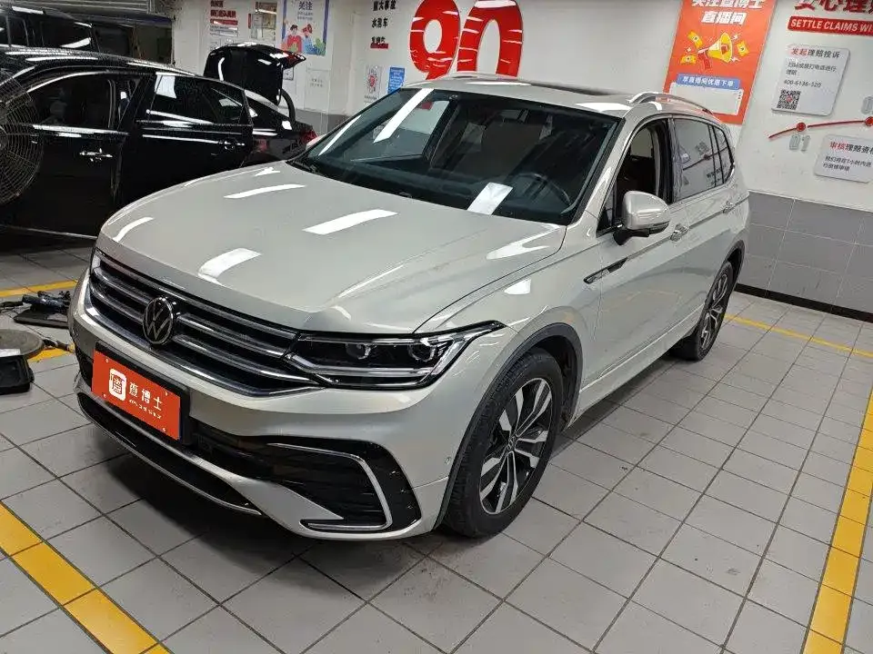 Volkswagen Tiguan L — фото 1